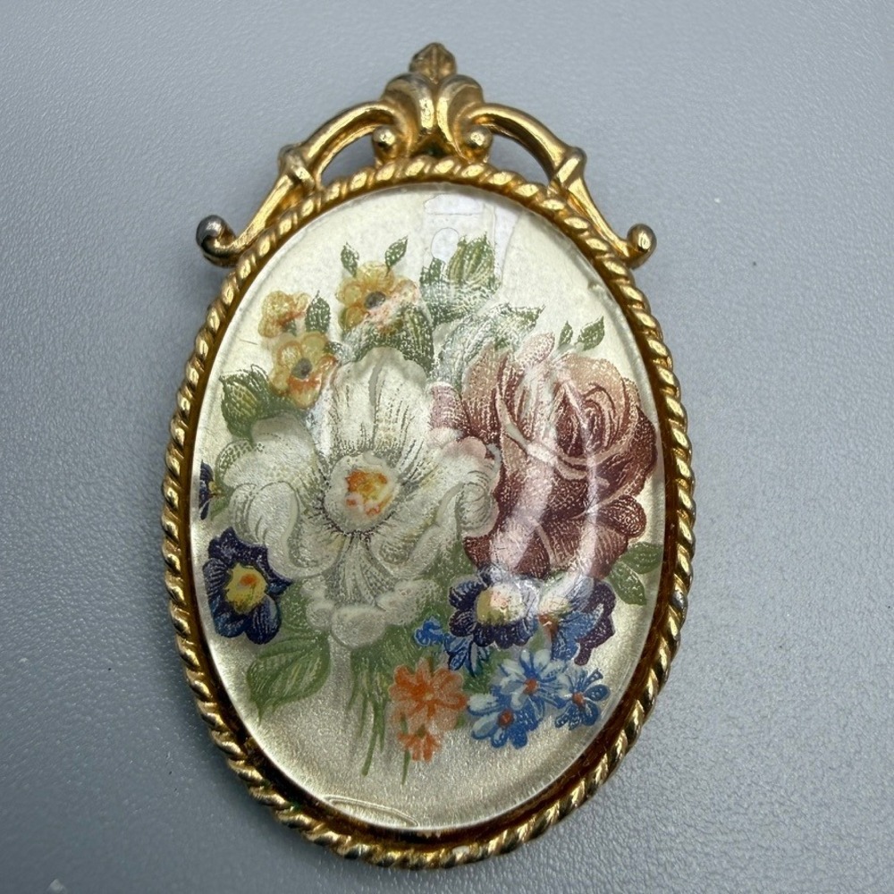 Vintage 1970s Floral Bouquet Clear Lucite Cabochon Pendant Gold Tone Cottagecore